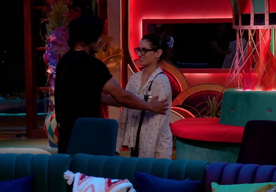ilovewellsy's tweet photo. Qazi explaing what he did to asif that day to Uditi 

#UditiSingh #QaziTouqeer https://t.co/e7iq8nCbQb