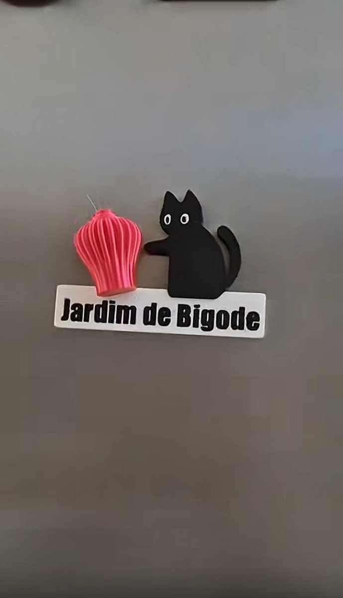 comprasgeniaiss's tweet photo. Gente achei esse imã de geladeira pra guardar os bigodinhos que vão caindo dos gatinhos e to apaixonadaaaa 🥹😍 https://t.co/NSBN1mfyrz