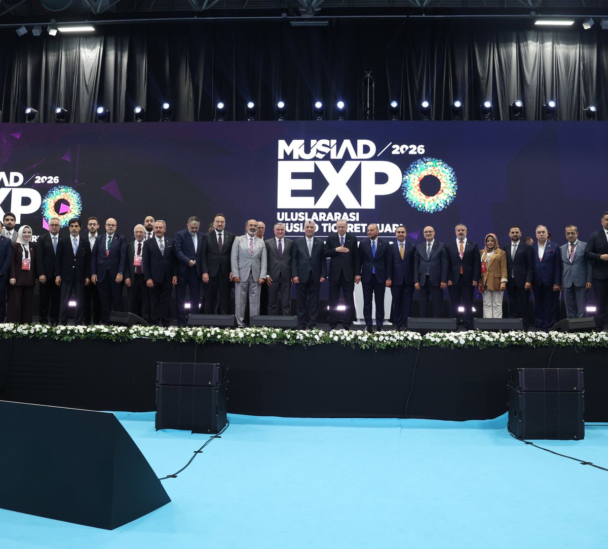 _zelihakurt's tweet photo. Canım Cumhurbaşkanım, Saygıdeğer Recep Tayyip Erdoğan, MÜSİAD Expo’muzun kapanış programına teşrif ederek bizleri çok mutlu ettiler. Birlikte fotoğraf çekilme fırsatı bulduğum için onur duyuyorum. ❤️Recep Tayyip Erdoğan❤️ https://t.co/W4aylaOl2j