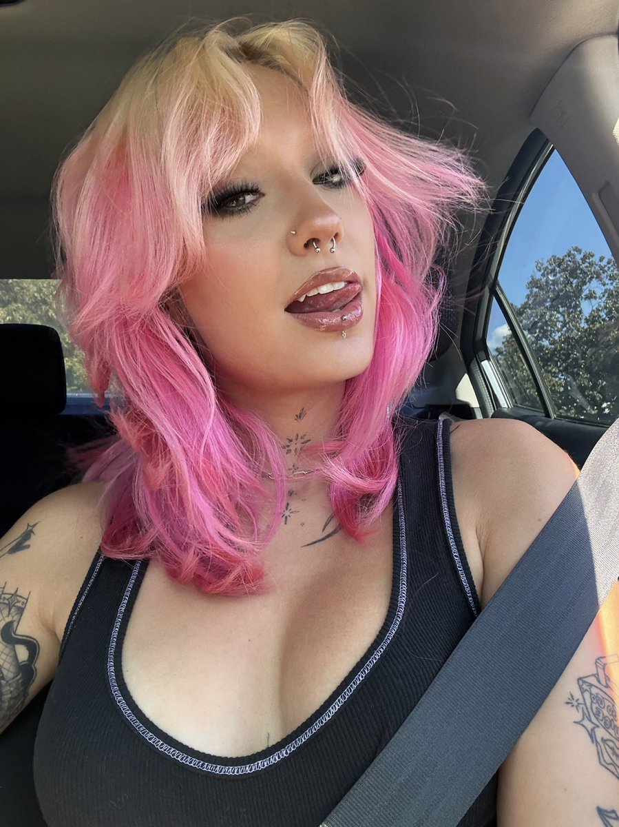 charleygrayyy's tweet photo. i’m hot and u agree https://t.co/7TN0rjtsZr