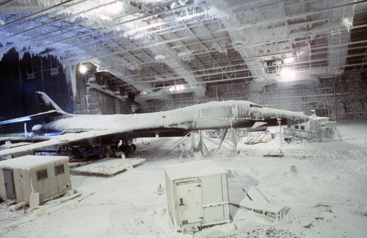 PASU_MATRIX's tweet photo. B-1B Lancer Under Ice. https://t.co/IkXFIK3EaT