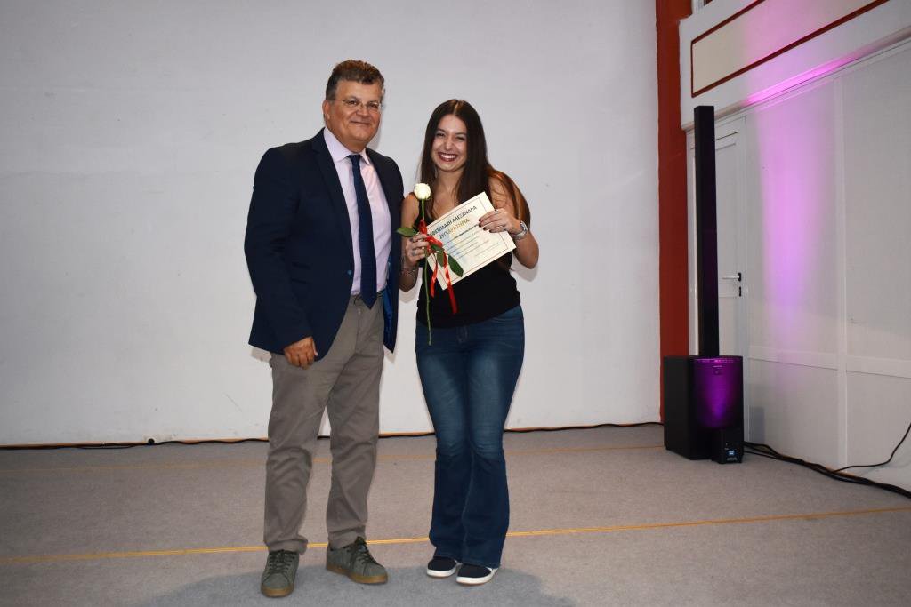 ZEFYRI's tweet photo. 😃👨‍🎓👩‍🎓Βράβευση επιτυχόντων στις Πανελλαδικές στο Ζεφύρι. Συγχαρητήρια στους φοιτητές και στην Ένωση Γονέων Ζεφυρίου! https://t.co/2R1HVc2pzI
