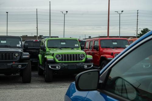 MarkLoftis2's tweet photo. Stellantis will join other automakers who police advertised discounts, making it tricky to locate the lowest price. https://t.co/SmbGViX5y7 https://t.co/AW7xX0WLOG