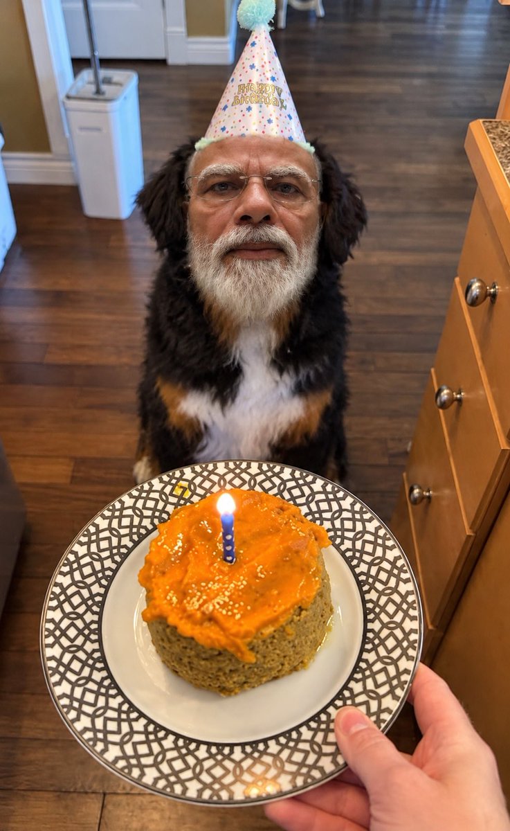 JustRandomXer's tweet photo. @JaipurDialogues The birthday picture is cute ☺️ https://t.co/dxe60GWIQm