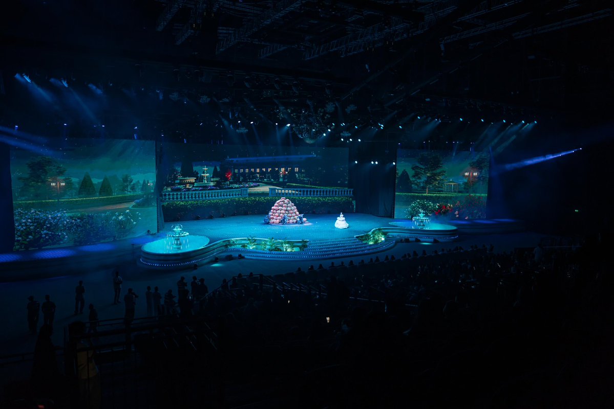 thevenueriyadh's tweet photo. أميرة قلبي تحوّل مسرح ذا فينيو إلى عالم مليء بالألوان والتفاصيل والإبهار ✨
لوحات مسرحية متجددة، مشاهد كبيرة، وجمهور يعيش الحكاية بكل تفاصيلها

#أميرة_قلبي #ذا_فينيو #QueenOfMyHeart #TheVenue #RiyadhEvents https://t.co/XTlI3dZEbp