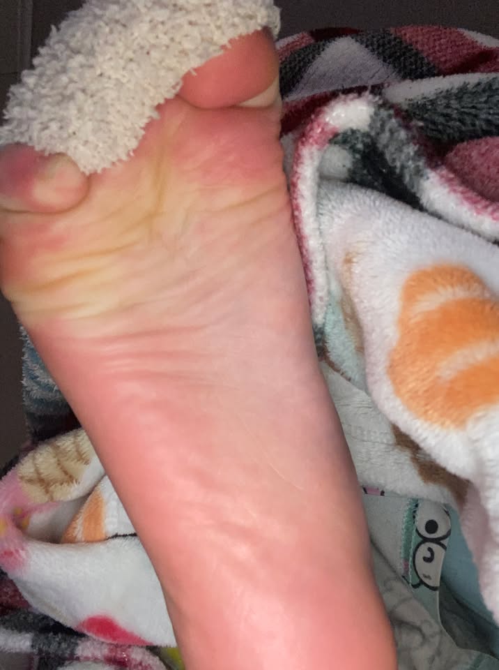 latinawaifuforu's tweet photo. Super soft and shy to be tickled look how my foot is blushing just thinking about it…👀🤭 https://t.co/dJ6kobpzo6