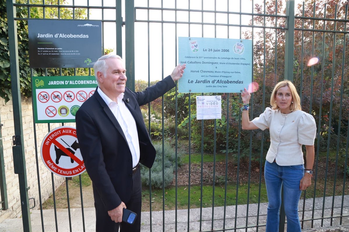 RocioGAlcantara's tweet photo. 🤝 40 ANIVERSARIO HERMANAMIENTO ALCOBENDAS- EPINAY SUR SEINE

💫 Muy agradecida por la invitación del alcalde @HerveChevreau para conmemorar las 4 décadas como ciudades hermanas.

🔝 Epinay es una ciudad residencial que apuesta por la calidad de vida como Alcobendas. https://t.co/n4CO8F6o7a