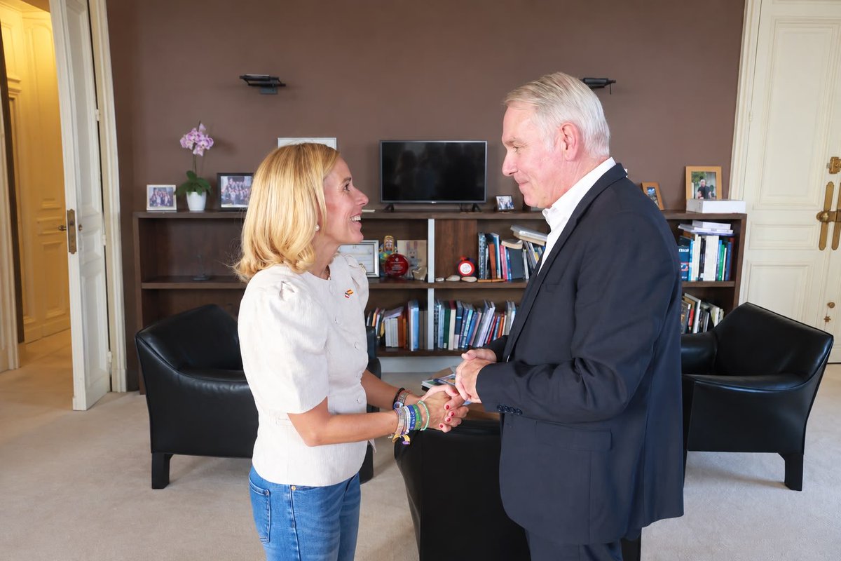 RocioGAlcantara's tweet photo. 🤝 40 ANIVERSARIO HERMANAMIENTO ALCOBENDAS- EPINAY SUR SEINE

💫 Muy agradecida por la invitación del alcalde @HerveChevreau para conmemorar las 4 décadas como ciudades hermanas.

🔝 Epinay es una ciudad residencial que apuesta por la calidad de vida como Alcobendas. https://t.co/n4CO8F6o7a