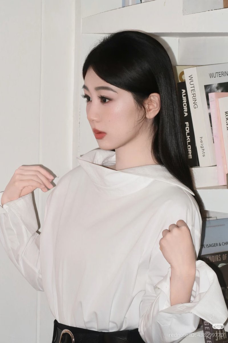 yangzithailand's tweet photo. 📸 290926 Andy在干嘛 Xiaohongshu update 
แชร์ภาพเบื้องหลังของจื่อ 

💜เเคปชั่น✨
" 『Andy เวอร์ชั่นผมยาวดำตรง』

ฉันหลงใหลในตัว Andy ตลอดเวลา ทุกสถานที่ ทุกวินาที 24 ชม. 7 วัน ต่อสัปดาห์~

เจ้าหญิง Andy ผู้เลอโฉม 😘#หยางจื่อไป๋จวี๋

YANG ZI FOR GOLDEN EAGLE
#หยางจื่อ #YangZi 
#YangZixGoldenEagleAwards