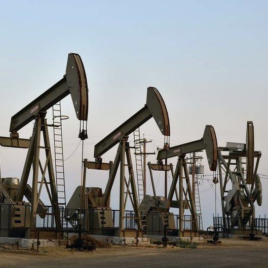 TheOtherSideRu's tweet photo. 🇷🇺 Russia pulled in its highest weekly oil revenue since the war began — Bloomberg

In the week ending September 27, Russia shipped 3.99 million barrels a day abroad, worth $2.75 billion
 
The jump came from Russian oil in the $110–120 per barrel range, plus higher crude exports https://t.co/b5KUH71IlJ
