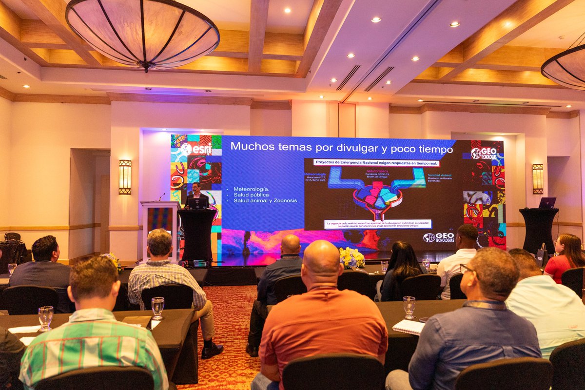 UNITEC_hn's tweet photo. 🔬 #MartesCientífico | La tecnología también abre nuevas posibilidades para investigar nuestro entorno. 🌎

En la Conferencia de Usuarios de Environmental Systems Research Institute (ESRI) 2026, el José Luis Portillo docente asociado e investigador de la Dirección de Investigación e Instituto de Investigaciones One Health de UNITEC, compartió los avances en el uso de Sistemas de Información Geográfica (SIG) y conoció nuevas aplicaciones con IA para fortalecer futuros proyectos de investigación.

👉 Más información en nuestro Centro de Noticias: https://t.co/1LdSUam8bE