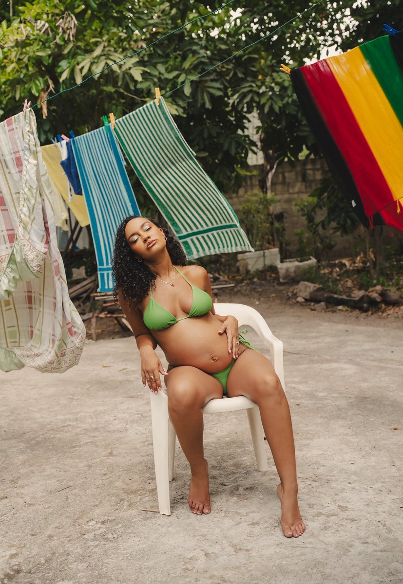 LeighAnneMusic's tweet photo. Little shoot I did when I was in JA a couple months back, shot at my grandads house. Felt so good to be home 😭🇯🇲 https://t.co/hyF3kXAFfF