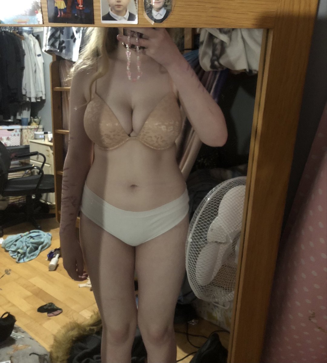 halliyah16's tweet photo. bmi guesses? #edtwtt

ive lost 17.6kg in 4 months before anyone judges cos ik edtwtt is very judgemental aha im working on it dont worry!! https://t.co/WeonoOgtPw