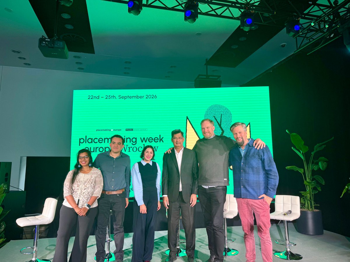 PlacemakingX's tweet photo. Highlights from 700 #placemakers gathering from 40 countries for the 1st #PlacemakingWeekEurope in Poland.

Thanks #PlacemakingPoland and #PlacemakingEurope for masterfully hosting. https://t.co/5ONiNjLgGC