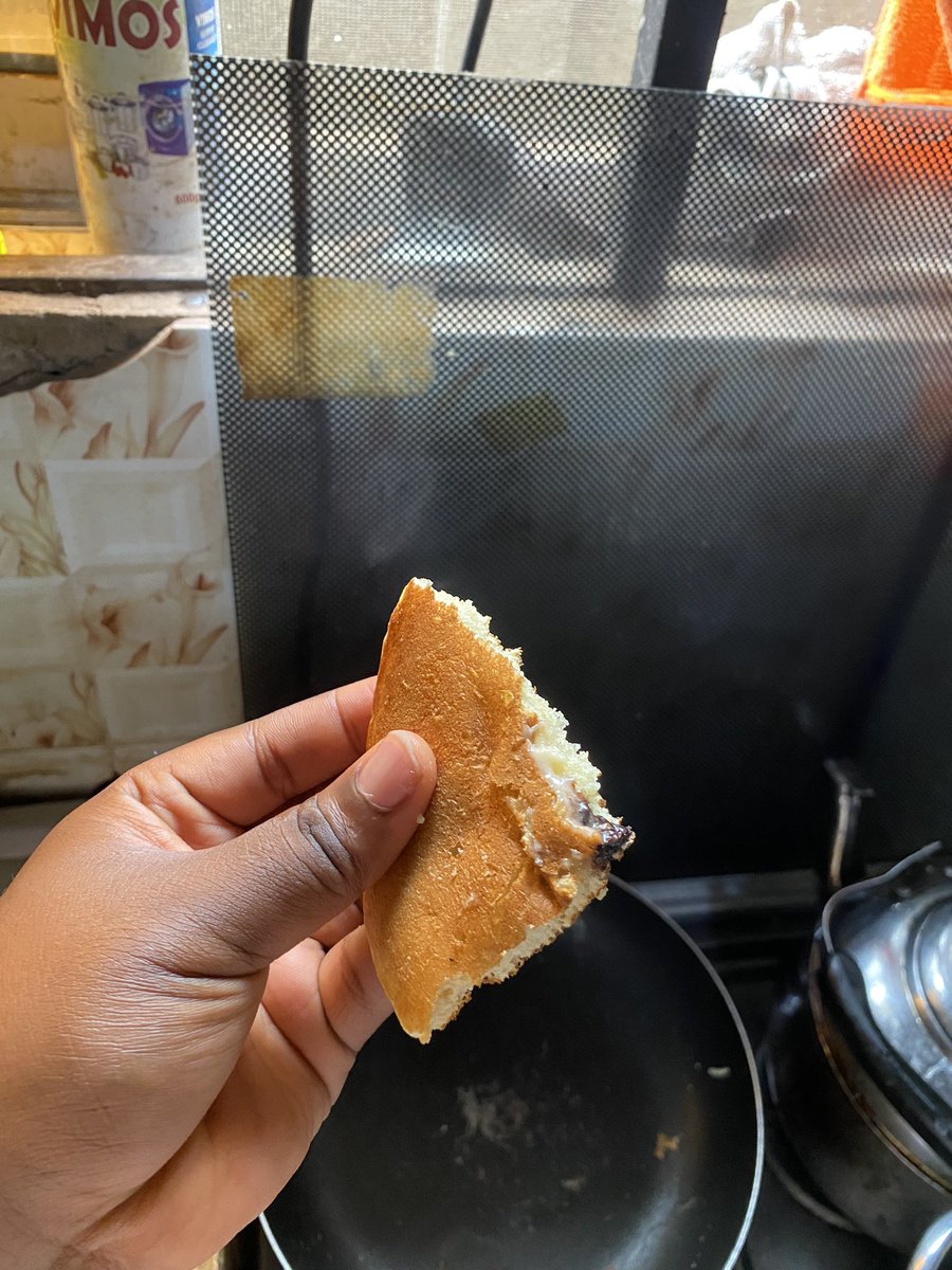 SenpaiAdaTM's tweet photo. Tried a new pancake recipe today with chocolate in the middle.👀 The golden brown color>>> https://t.co/czNPKOeyX5
