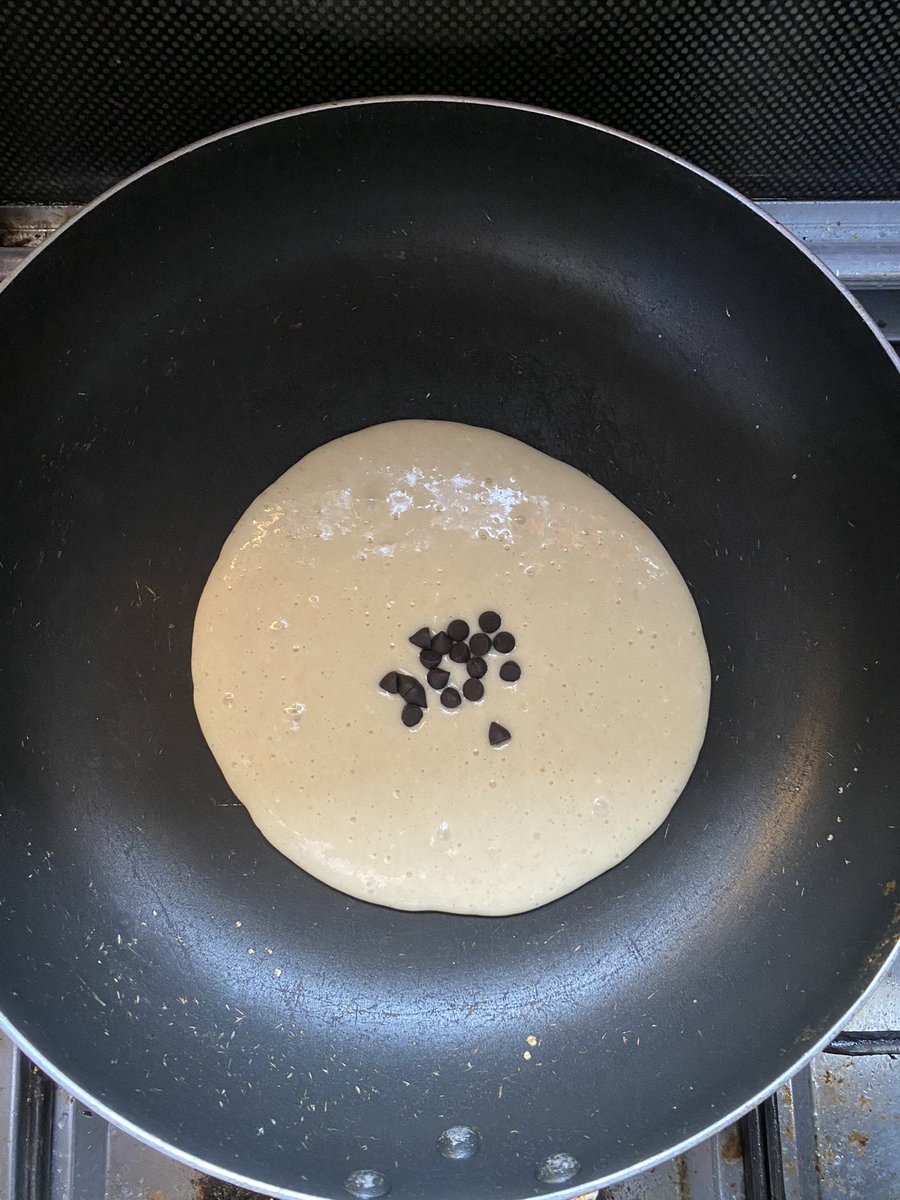 SenpaiAdaTM's tweet photo. Tried a new pancake recipe today with chocolate in the middle.👀 The golden brown color>>> https://t.co/czNPKOeyX5