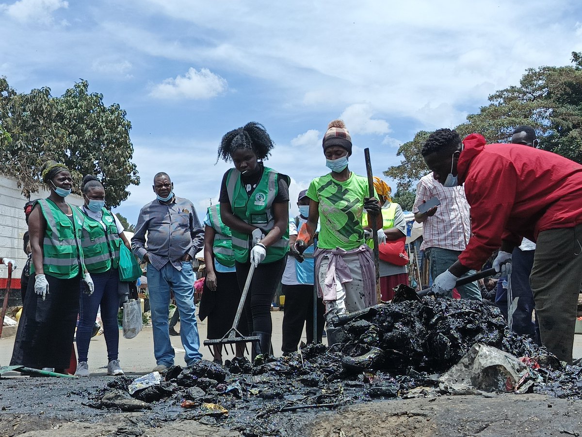 AdhiamboStella1's tweet photo. Small actions, big change! 🌱🧹 Today, we came together as kariobangisjc for a community clean-up, making our neighbourhood cleaner, healthier, and more beautiful. Together, we can keep our community clean! 💚 #CleanCommunity
#KariobangiSJC
#EqualRightsAndJusticeForAll https://t.co/5q2mHMTrYq