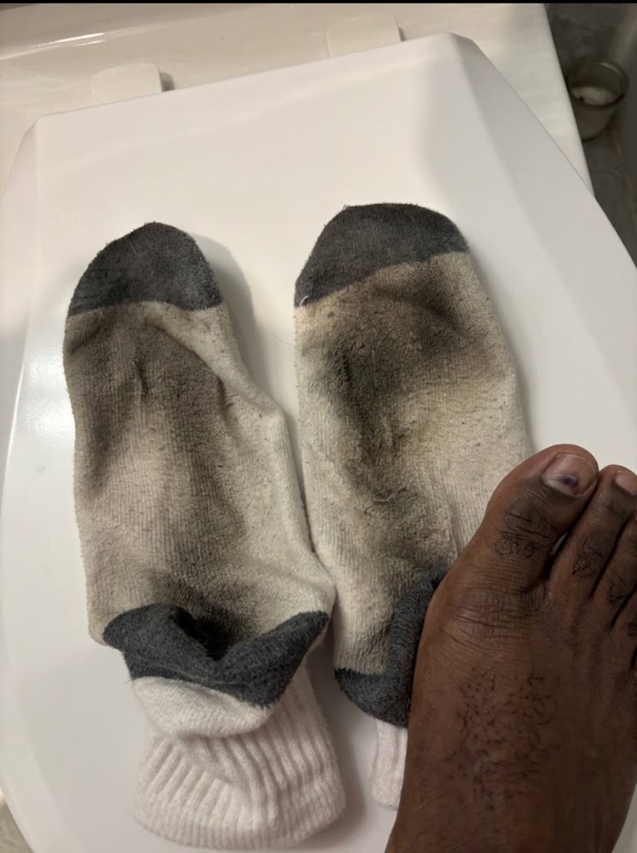 BOSSRT3l's tweet photo. Qui dit début du mois dit depouillage de salaire par votre BOSS MMD😈💶
Je suis dispo toute la soirée bande de pute🔥💪🏿

Qui veut être à mes pieds comme une bonne chienne en attendant que je lui donne l’ordre de lécher mes chausettes??‼️😈

#Moneyslave #findom #BBC #BNWO #larbin https://t.co/BtGSbVmdNk