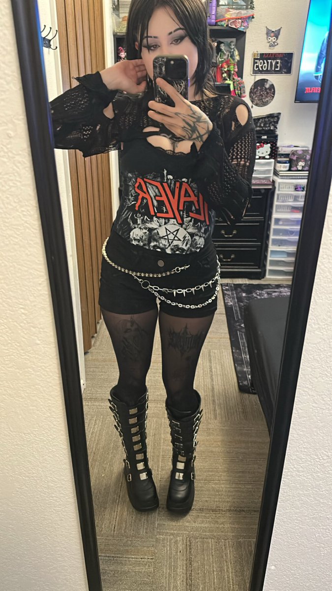 Wapan_Acahkos's tweet photo. My new fav outfit 🖤
#fyp #fypシ゚ #viral #alt https://t.co/XiI5VtOKXP