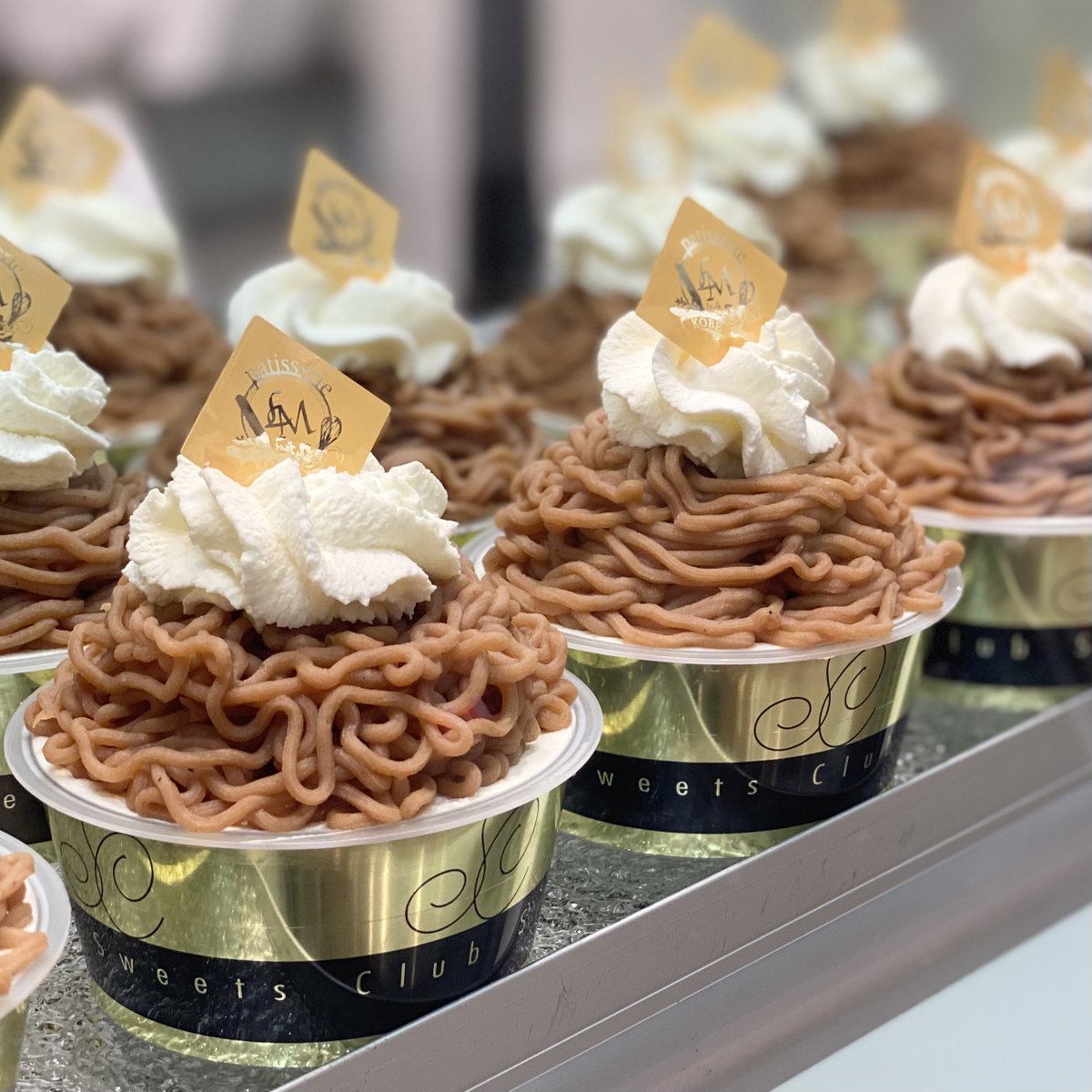 yorosweets's tweet photo. 阪神百貨店でモンブラン展はじまりました。全て実演販売でつくりたてのモンブランを食べることができます。
#阪神モンブラン展 https://t.co/N2e7IcL8qU