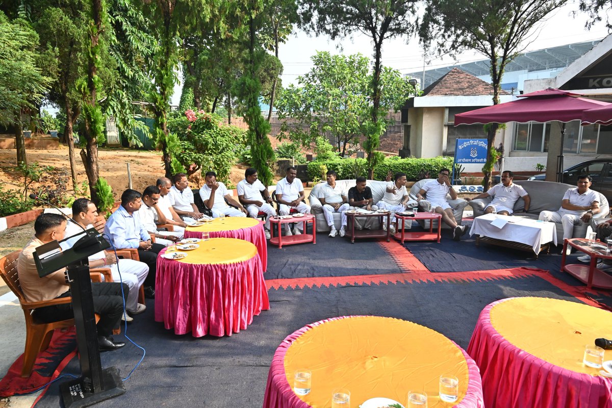 120Crpf's tweet photo. #120Bn #CRPFIndia conducted a Choupal with all subordinate officers of the Unit, providing an open platform for sharing views, ideas and opinions freely. The interaction aimed at better understanding of roles &amp; responsibilities.
#DGcrpf
#NorthEastzone
#NorthEastsector https://t.co/uqxPkBZSAI