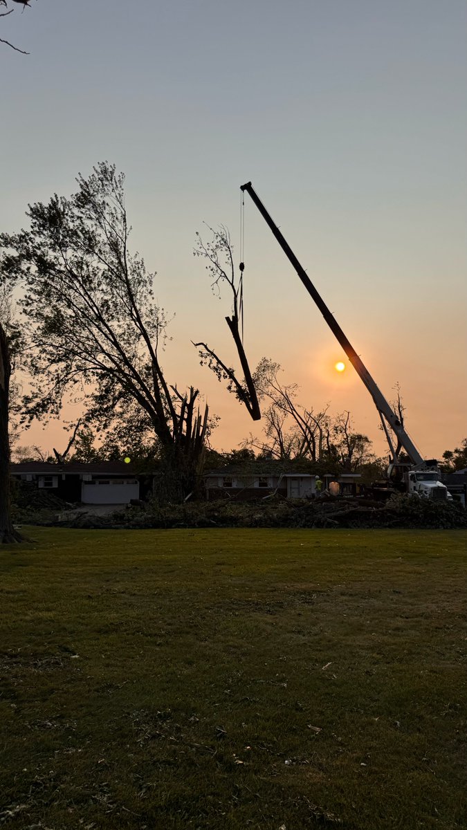 CancerGeek's tweet photo. How do you show up for people when life gets stormy?

After a recent tornado damaged our home, I was reminded that everyone is navigating a battle. Adversity isn't a competition, and empathy is the best thing we can give.

Read my newsletter on compassion: https://t.co/bjct2h0NGL https://t.co/ANZeQqnfJ9