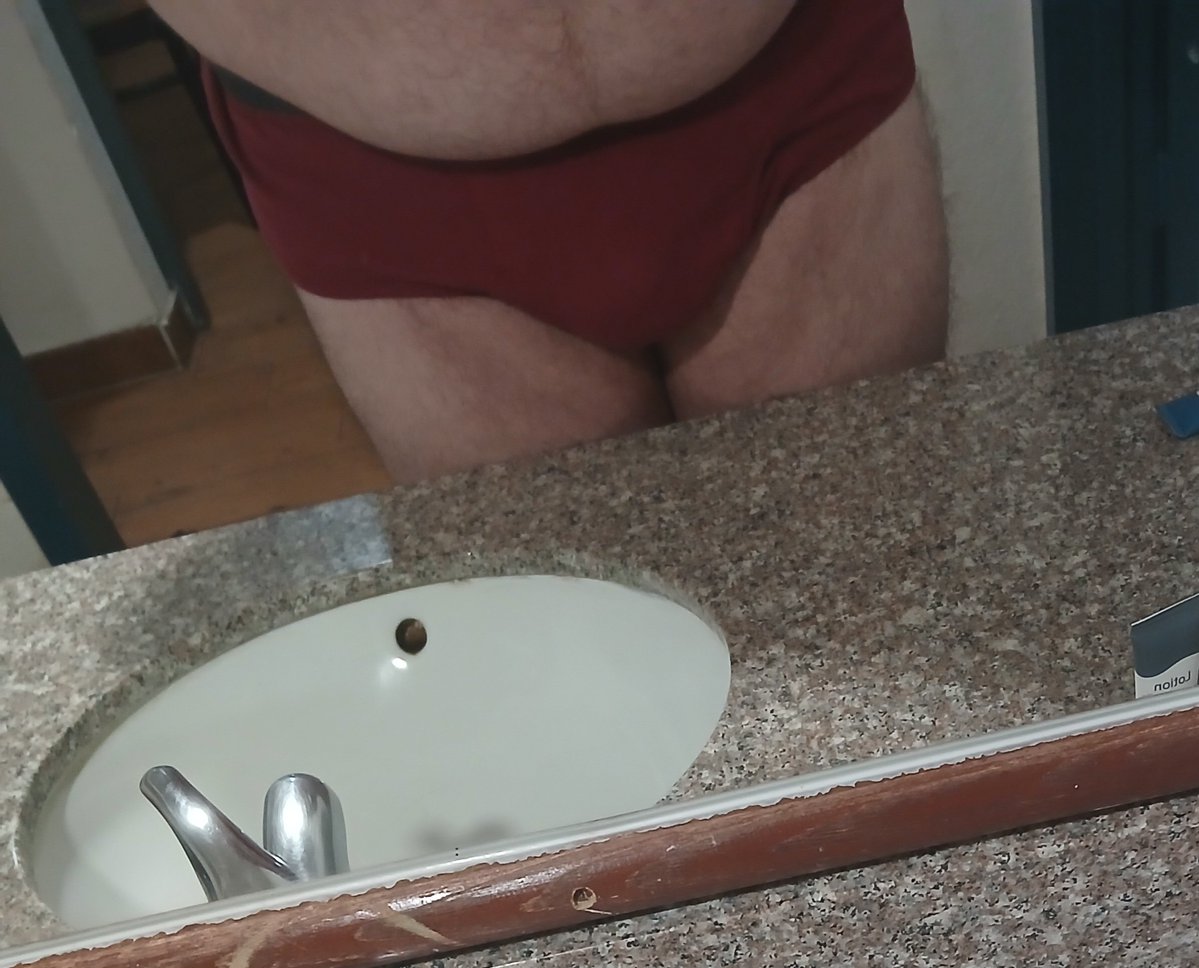 geewhiz_itisgee's tweet photo. Notices bulge. Oh whoa? What's this? https://t.co/AUDTic1ett