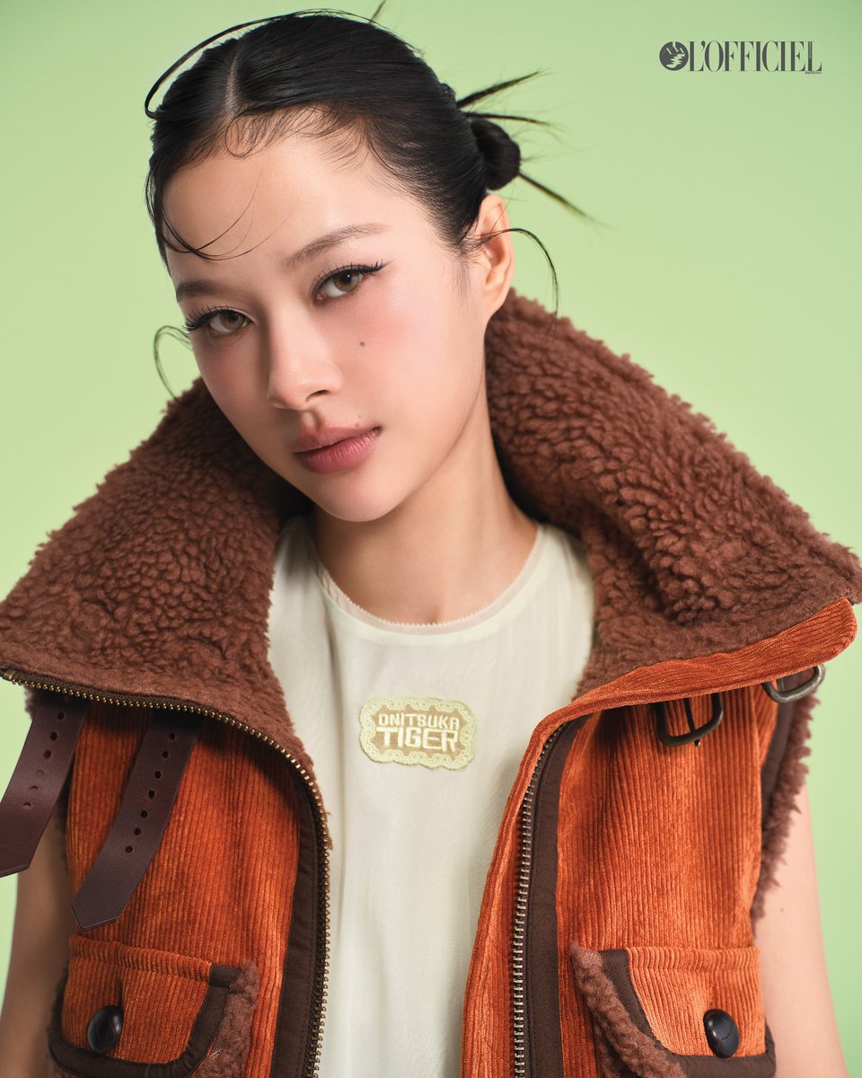 bodyguardchuu's tweet photo. MILK ON THE COVER OF L’OFFICIEL SINGAPORE FOR OCTOBER 🥰💚

#MilkPansa #มิ้ลค์พรรษา https://t.co/jKecCA4s1K