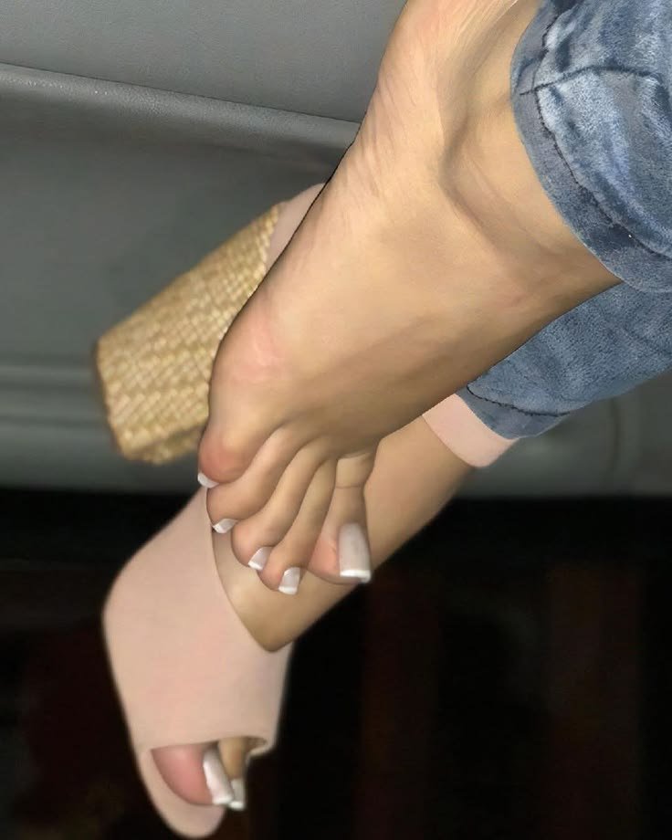 Pene71941's tweet photo. Look at my beautiful feet, love 👣😍🤤 #feetfetısh #feet #feet #masturbándose https://t.co/paIiLJ1zPi