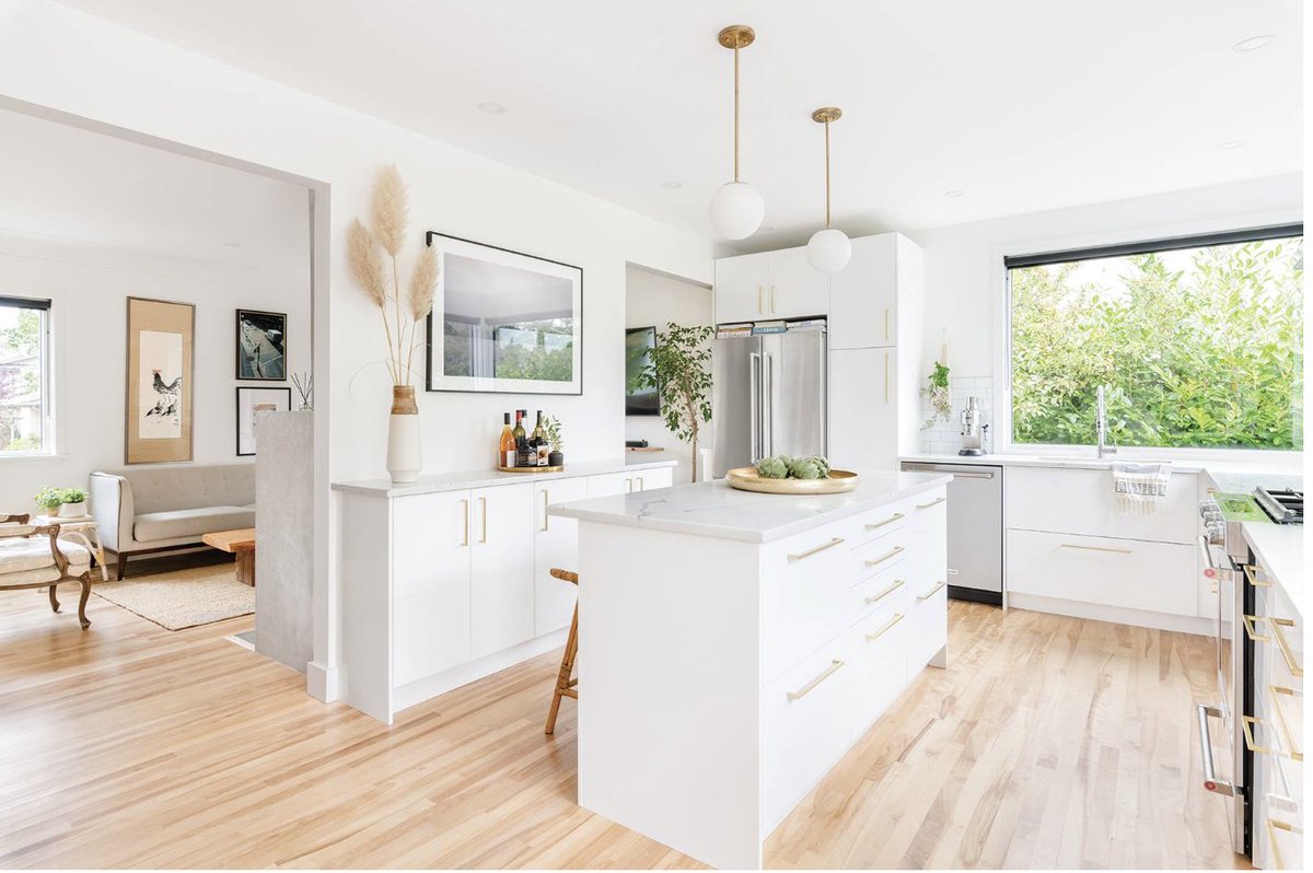 KinneeSiteTools's tweet photo. Throwback to a reno we did on a 1949 bungalow down by the Gorge. Kitchen doubled in size and the windows went where the backsplash would normally be so they could look out at the garden. We built it. @sprucevictoria wrote it up https://t.co/gSKsYtknNI https://t.co/LOBfhkWrDf