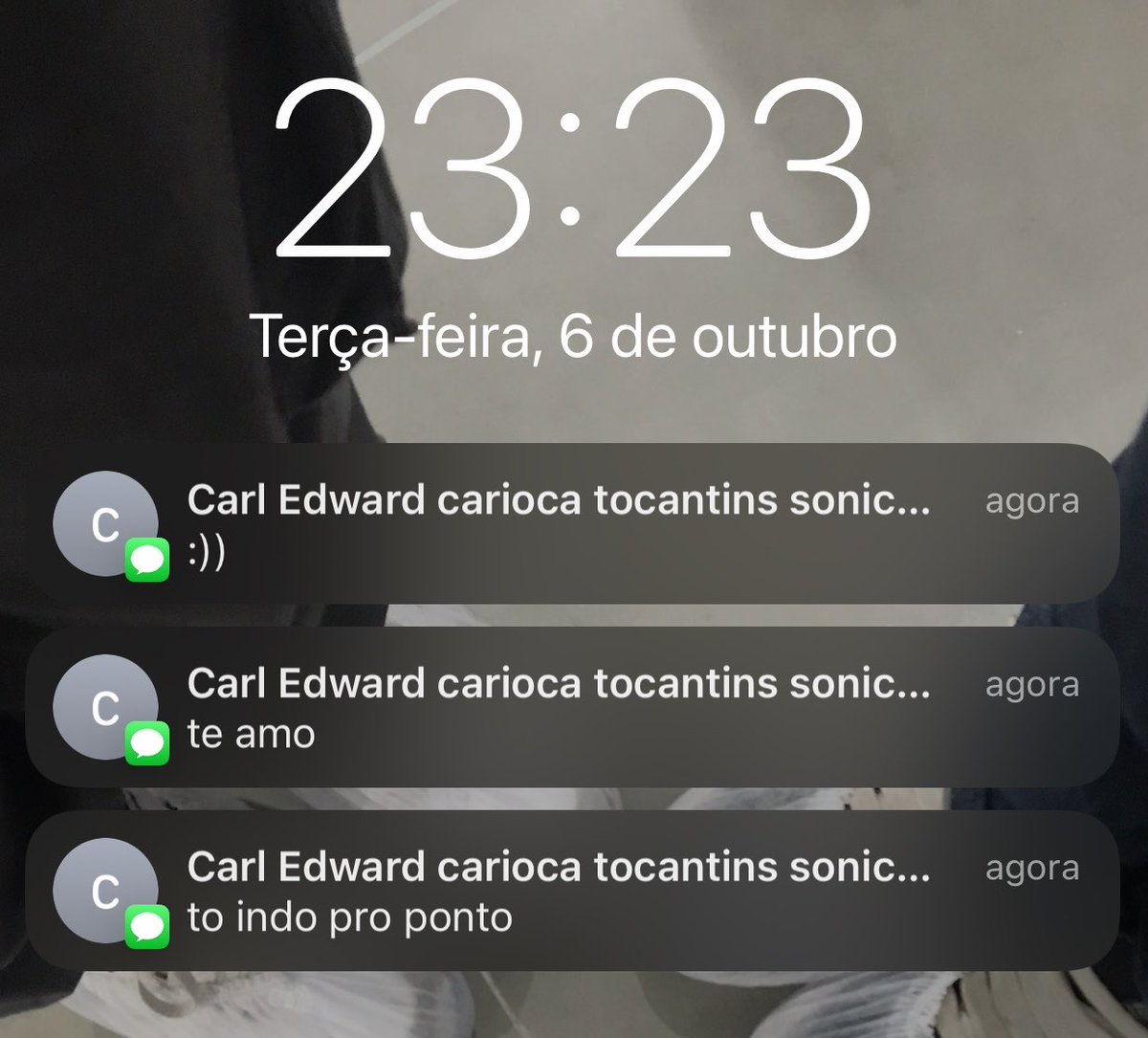 tuidestan's tweet photo. pov vc esta sem internet e nao consegue receber mensagens POREM vc tem um namorado muito fofo e pensante https://t.co/nvAaOk3YXC