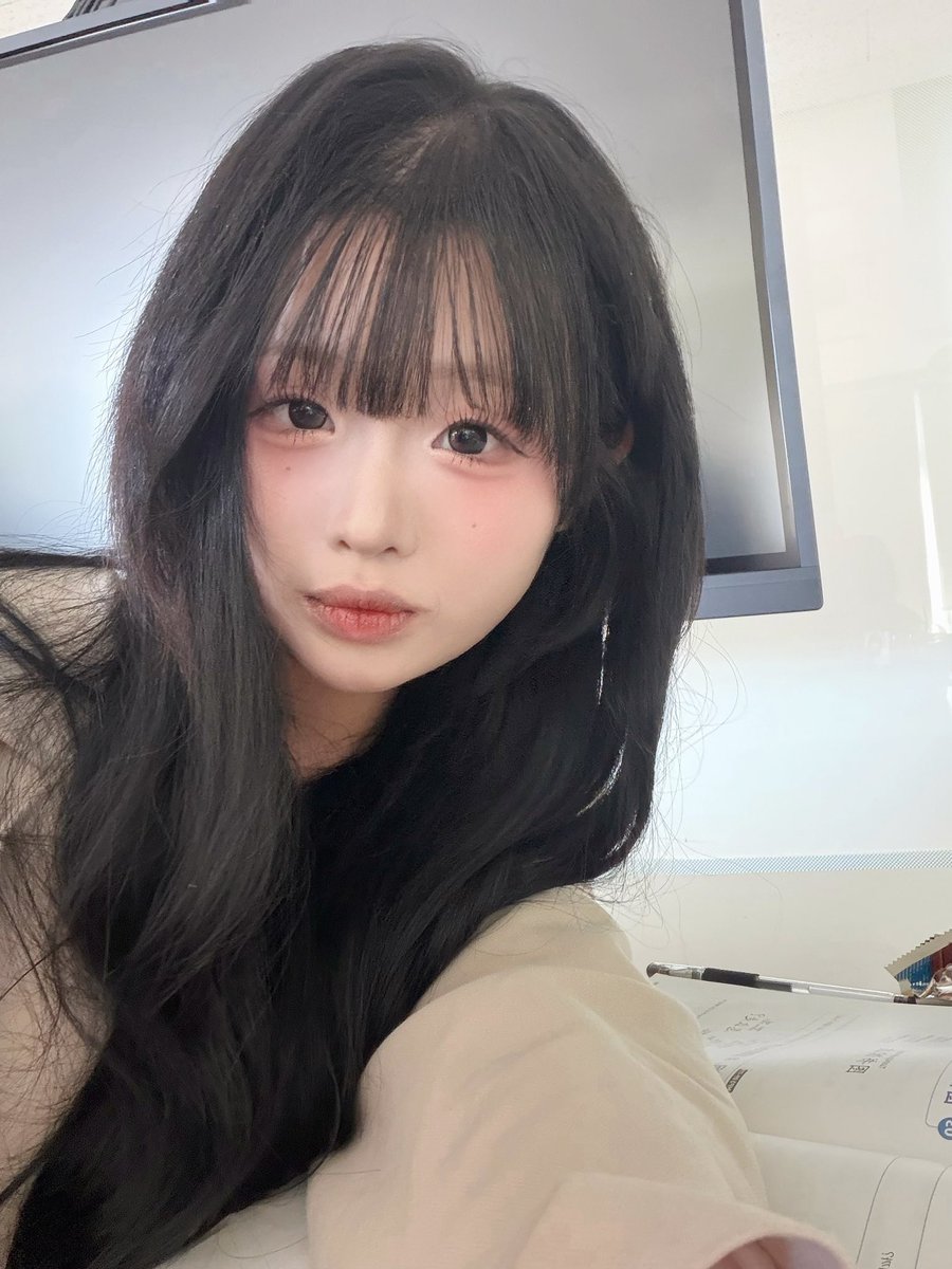 woe1nee's tweet photo. 트렌치코트개시햇다 . . /// https://t.co/k5mplMkUDu