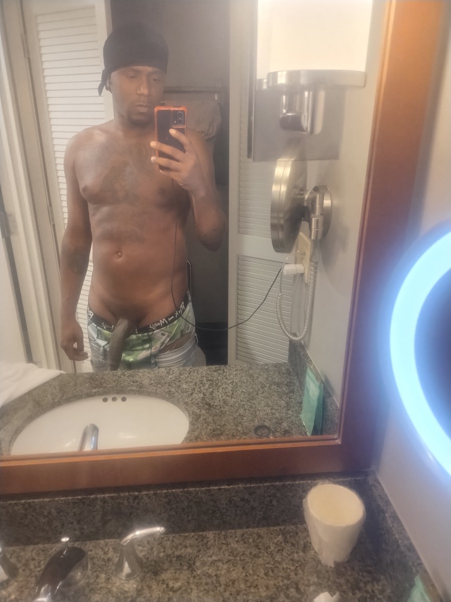 sidedaddynino's tweet photo. Blurry but yu get da pic 💁🏾‍♂️ #memphis https://t.co/nuNkRZaHTc