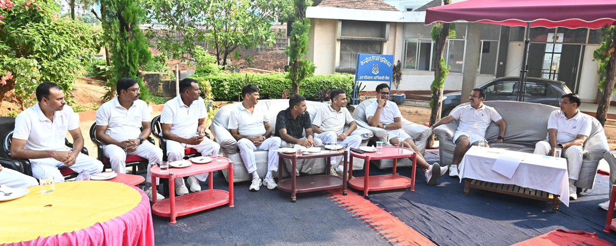 120Crpf's tweet photo. #120Bn #CRPFIndia conducted a Choupal with all subordinate officers of the Unit, providing an open platform for sharing views, ideas and opinions freely. The interaction aimed at better understanding of roles &amp; responsibilities.
#DGcrpf
#NorthEastzone
#NorthEastsector https://t.co/uqxPkBZSAI