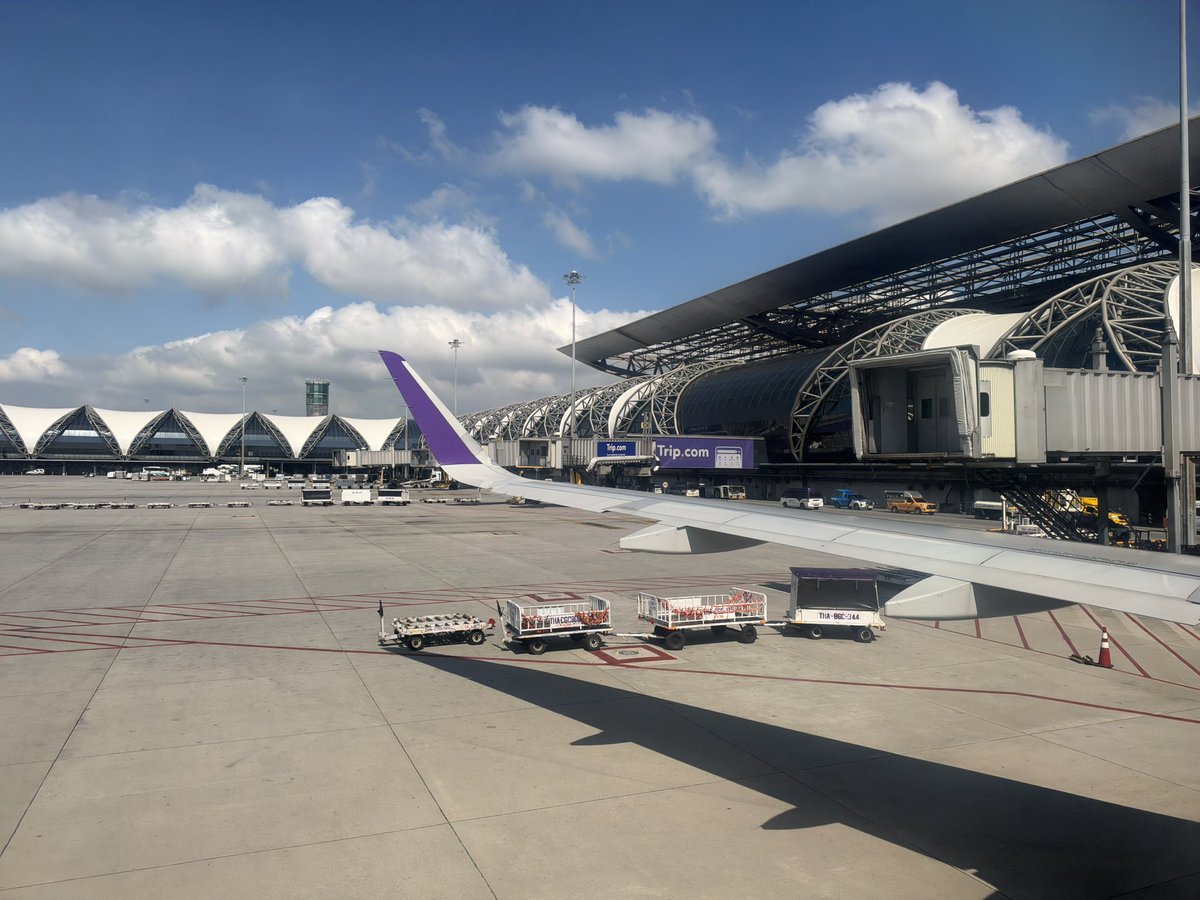 n618fe's tweet photo. 上次来这里还是澳洲边境限制隔离14天，没想到当时在这个登机口飞悉尼的航班竟成了我错误身份的最后一场国际航班

但实际上让我知道跨女这个可能性的是几个月后忘记怎么知道的@ShizukiMinori 啦 https://t.co/S5Fog5BWnt