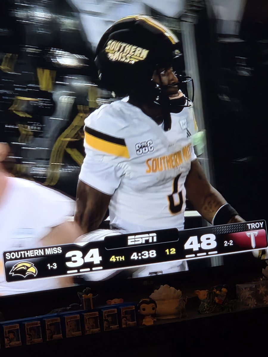MeanGreenFan69's tweet photo. Ummm, I dont think Southern Miss is supposed to be this close to Troy https://t.co/EEApLEDPYp