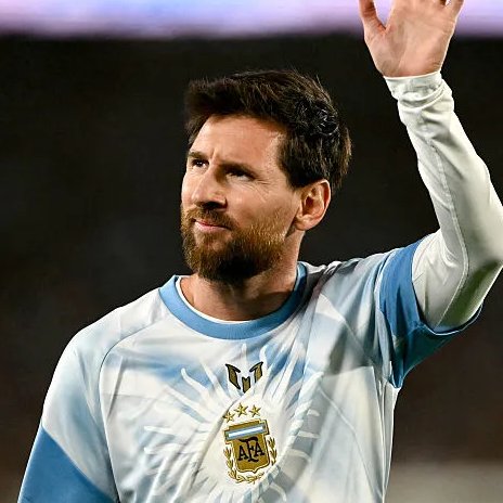 TouchlineX's tweet photo. 🚨🗣️ Lionel Scaloni: "Leo Messi is still the BEST player in the world." https://t.co/ORNHFbKeRE