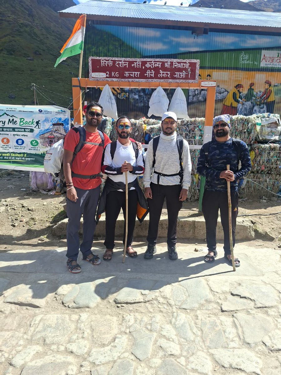 iPradeepSangwan's tweet photo. We have proved that #CarrymeBack at Kedarnath is a success 

In last four days we have transported 680kgs of waste to the foothill

Now it’s time to replicate it across famous high altitude pilgrimages and trek routes ? 

We can’t do it every where but we can teach you how 🙏🏻 https://t.co/ICy5s8hncH