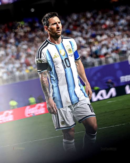 VK_aBrokenCuler's tweet photo. I love you more than I love myself thank you for all the memories you have given to me and other fans.On oct 7 2015 I have lost the biggest asset of my life now here after 11 years on the same day it's your retirement from Argentina national football team.Thank you Leo 🐐.Adios💙 https://t.co/BiTZZgmbfZ