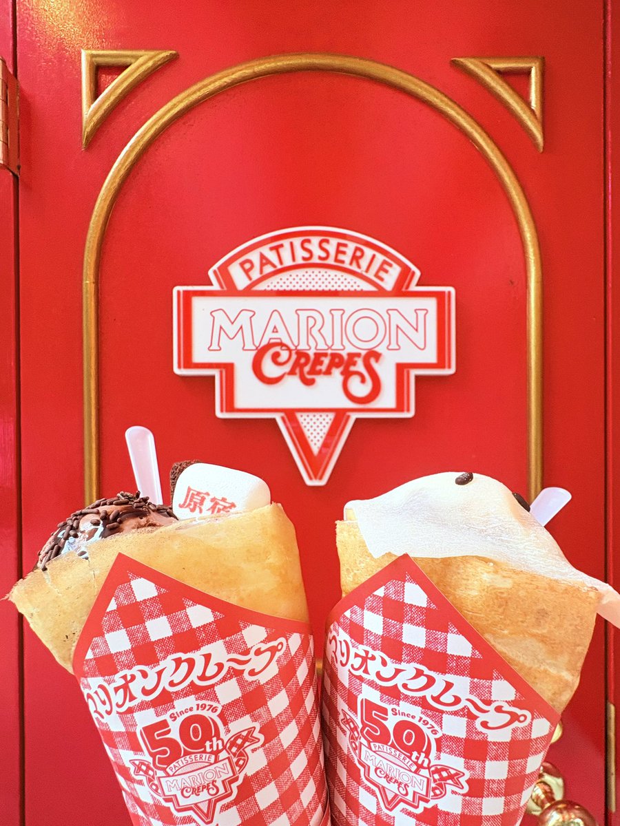 tunaneko8's tweet photo. 原宿でマリオンクレープ食べることになったけど、今だけ？50周年記念の包装紙らしい。レトロでかわいい https://t.co/sFGQee8Ng3