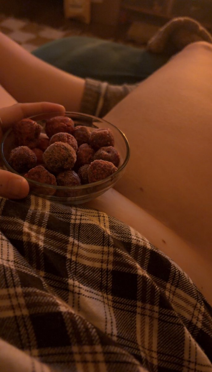 cowboytootsie's tweet photo. cherries anyone? 🍒 https://t.co/6j273ksd4s