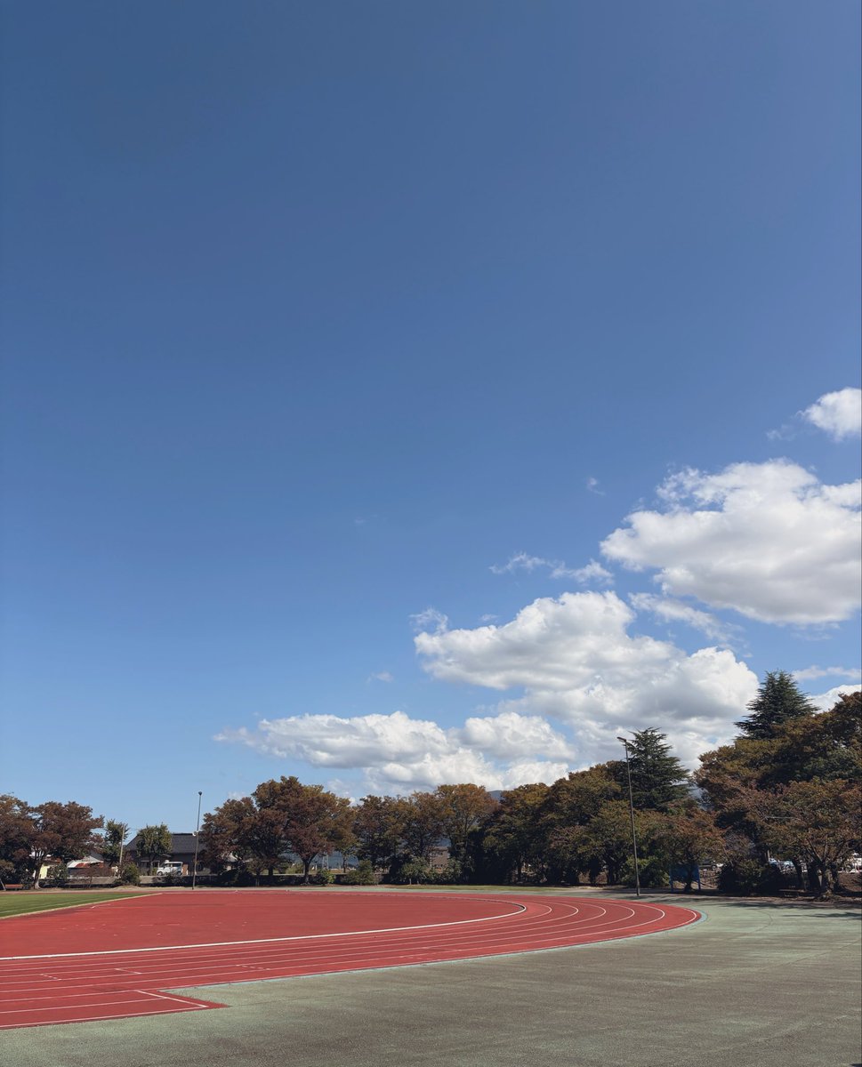 catmar24's tweet photo. 良い天気〜
脱ぎ着しての気温対応、忙しい〜 https://t.co/8ZyQykP77m