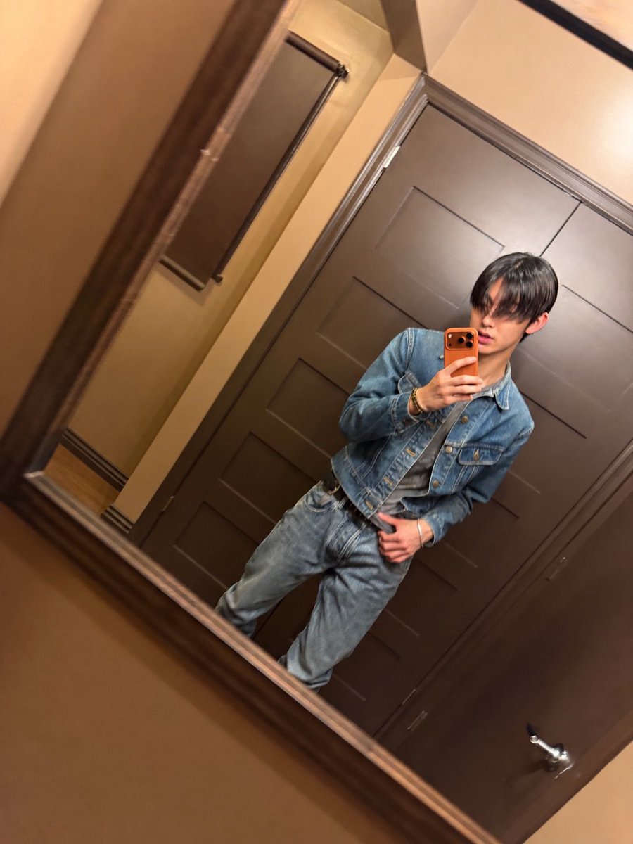 eomseanshineee's tweet photo. Seonghyeon bener2 nepatin janji buat upload foto2 yang lagi dia kumpulin🥺 dan dia ga cuma upload foto diri dia sendiri tapi juga member yang lain, karena dia tau coer kangen sama semua member, i’m gonna cry i love him so much my aegi😭💙 https://t.co/iGz5RqGHHs