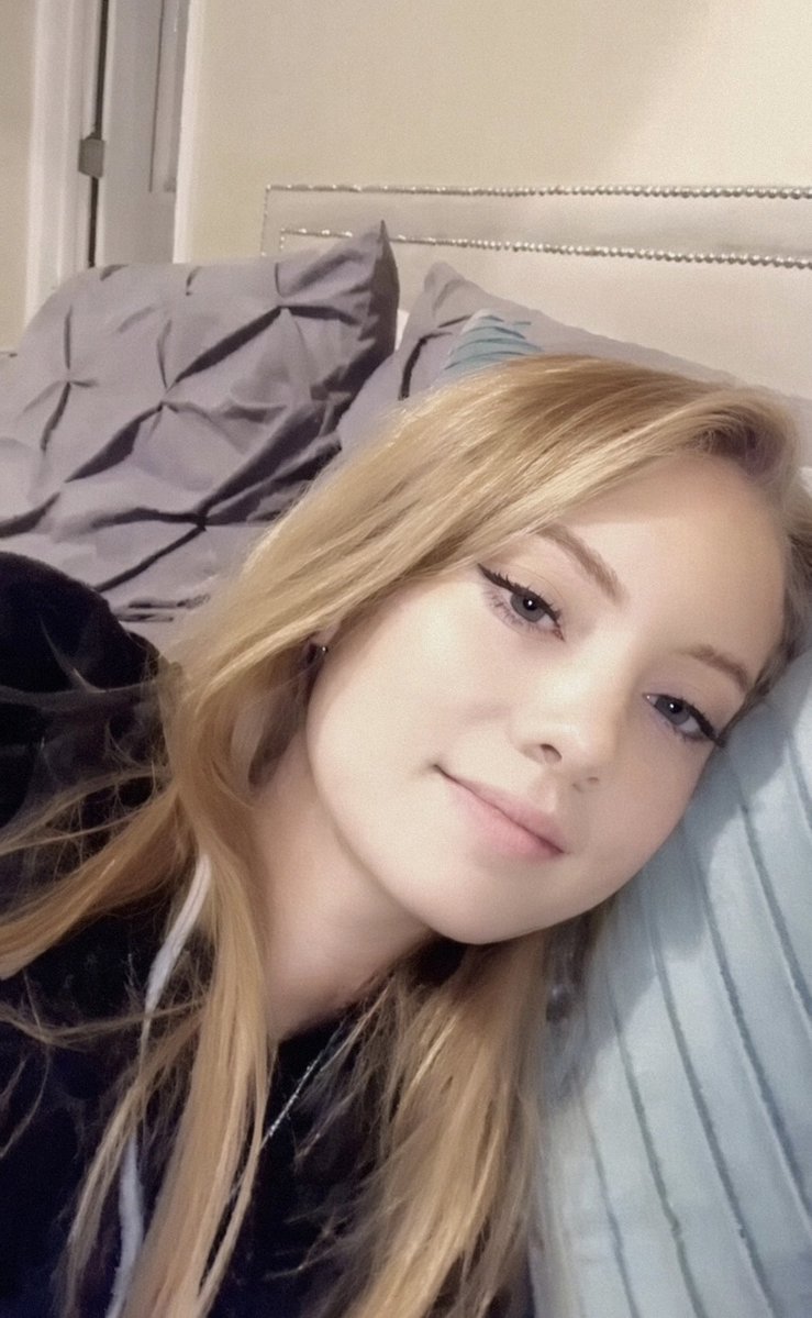 AnthonyMy4p1's tweet photo. cuck wanted to show off his pretty gf #expose #cuck #cuckold #nsfwtwt who’s girl is next https://t.co/uq1c9A1K5i