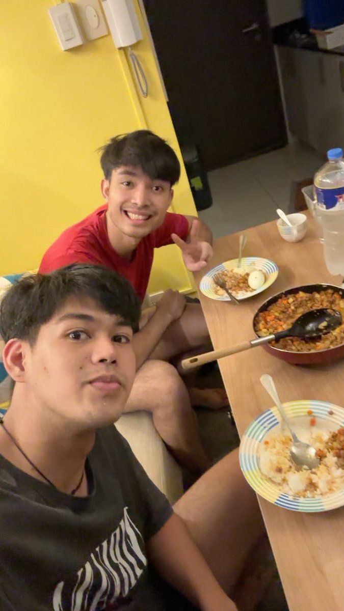 faeriexosh_'s tweet photo. "happy mansari, dhie! okay naman kami ng mga anak mo dito sa pinas. ingat ka palagi jan ah. miss na miss ka na namin ng mga bata ☹️"

leaked convo ng chatbox ni im4n at ru! 🤧 https://t.co/pFPETWWkE5