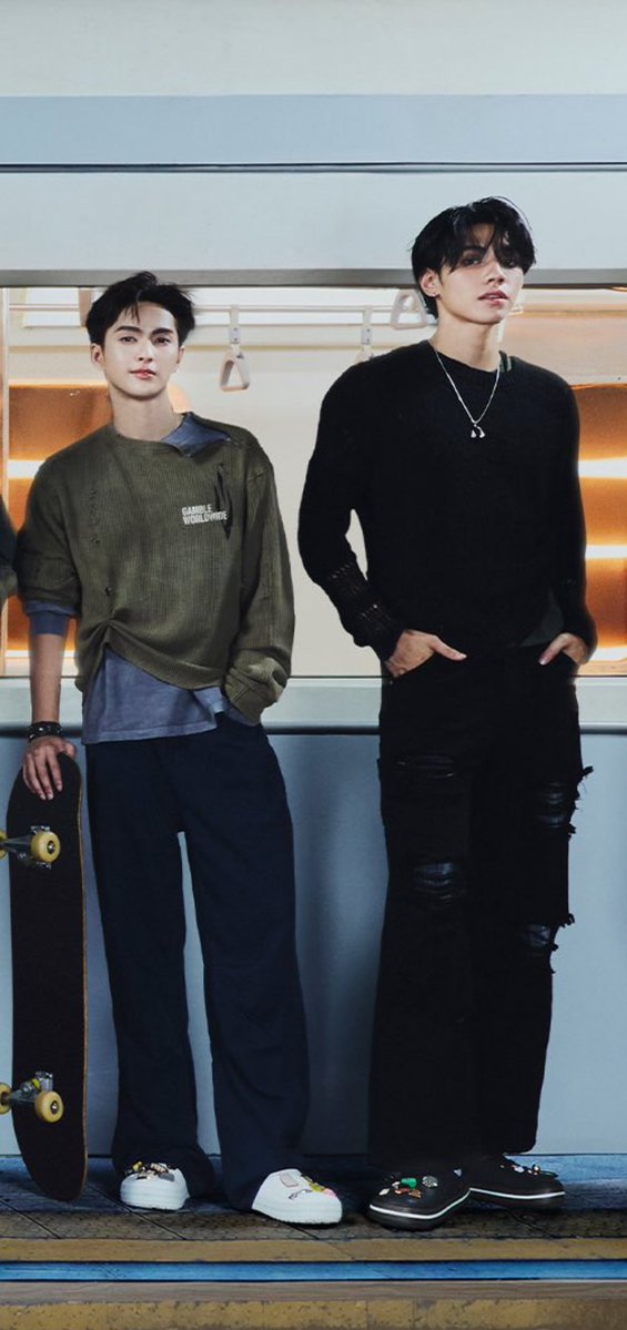 WParfaii's tweet photo. คนใส่หล่อ รองเท้าสวย 10 10 10 ✅✅✅

#BUSxCrocs 
#CrocsTH
#PEEMWASU 
#COPPERdechawat https://t.co/tsuAUdp3ix