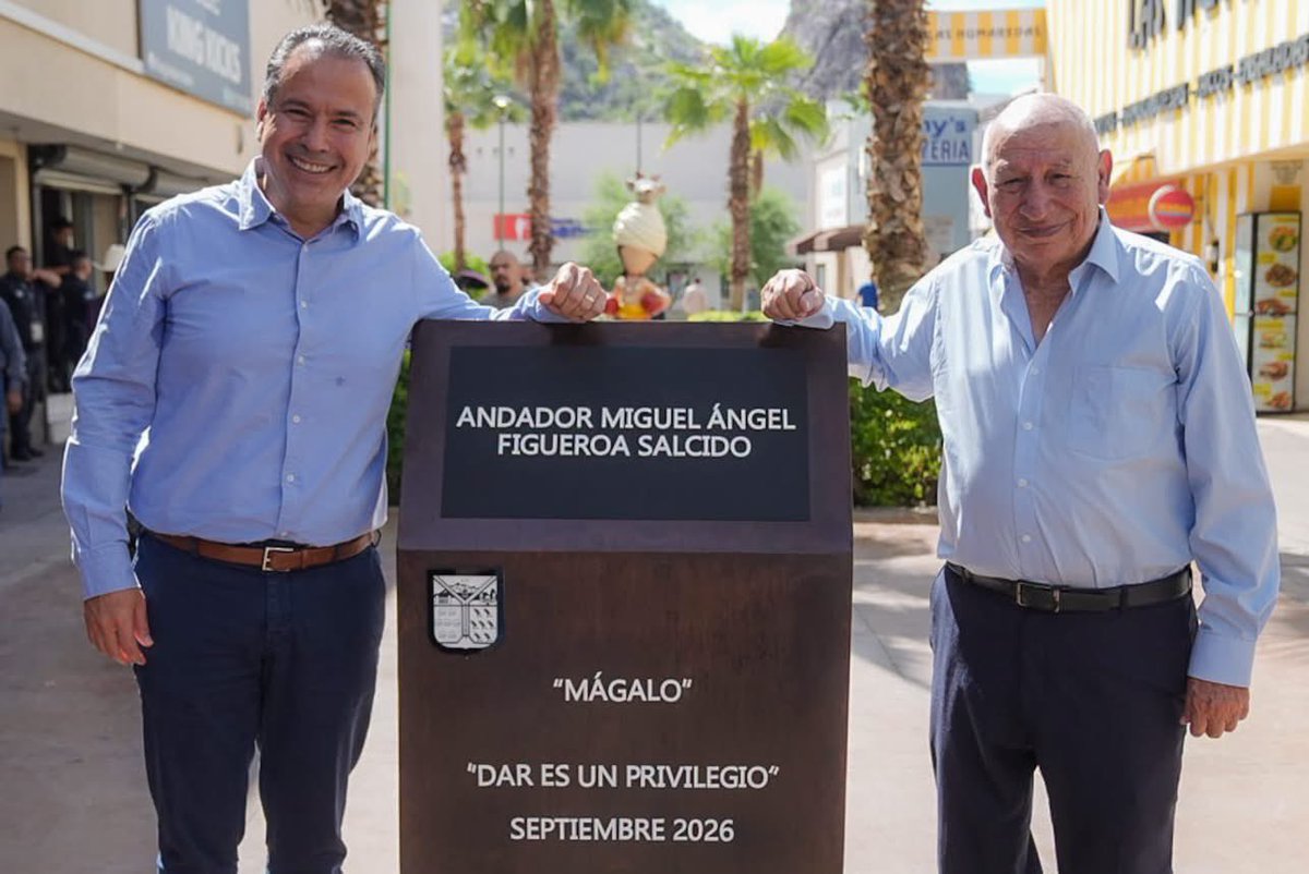 NoticiasTermo's tweet photo. Mágalo: Ejemplo que Inspira
Reconocemos la huella imborrable de un gran comerciante y altruista. Hermosillo rinde homenaje a nuestro entrañable Santa Claus develando una placa en honor a su generoso legado. 🧡🎅🏼
#MágaloFigueroa #Hermosillo #EjemploDeVida #Altruismo #SantaClaus https://t.co/Rw7EsKKlE6