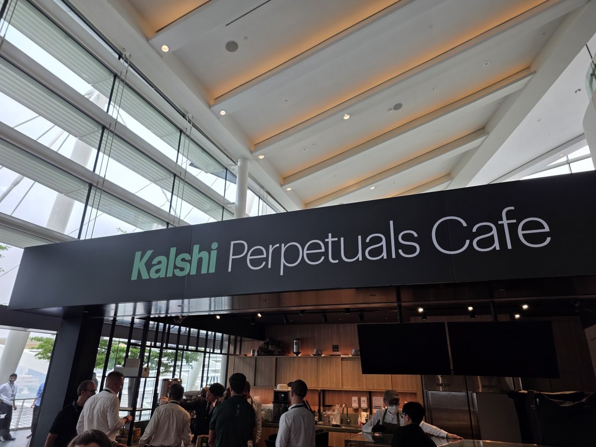 hansolar21's tweet photo. I heard from the barista that they did $500m of coffee sales today. Incredible stuff. https://t.co/YhAkV8XUa4