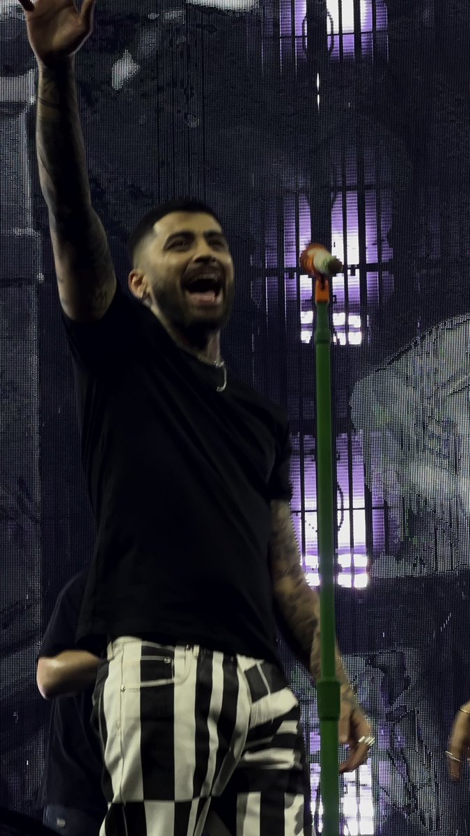 zaynsjaan_'s tweet photo. HIS SMILE IS EVERYTHINGGGGG MY JAAANNNNN 🥹🥹🥹🩷🩷🩷 https://t.co/EBA2QTssEH