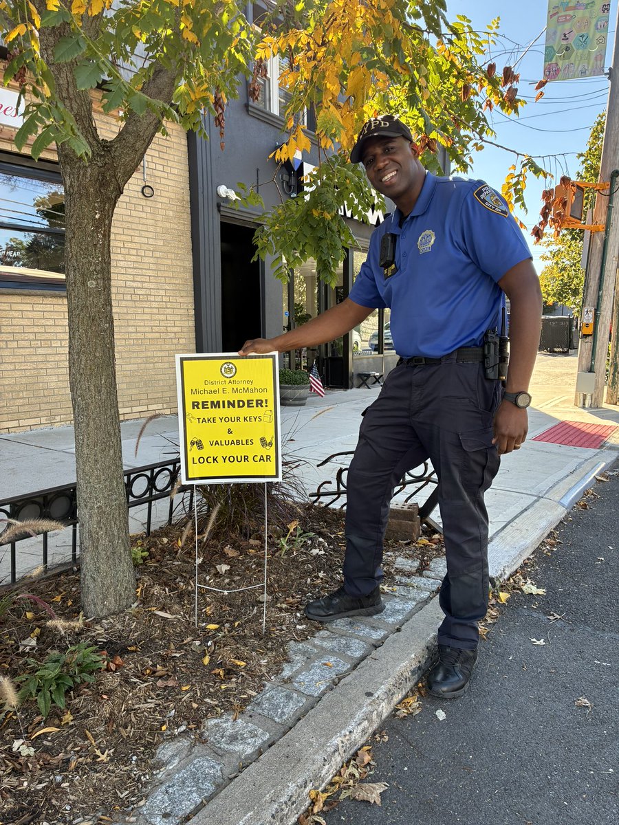 NYPD120Pct's tweet photo. Our Community Affairs Officers were out along  the Bard &amp; Forest Ave corridor reminding the community to LOCK THEIR CAR DOORS &amp; REMOVE ALL VALUABLES! 🔐🚗
Take your keys, secure your vehicle, and don’t leave valuables inside. Let’s work together to help keep our community safe. https://t.co/m2K4iOZgRU